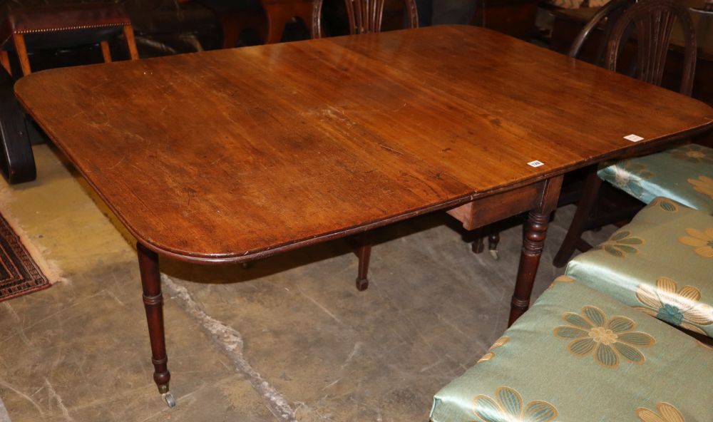 A Regency mahogany drop leaf dining table, W.160cm extended, D.106cm, H.72cm